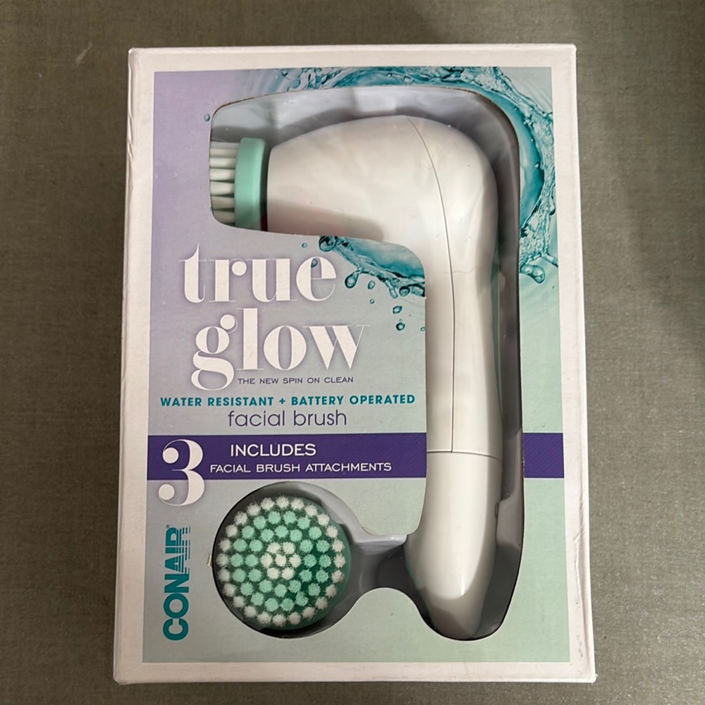 True Glow White Facial Brush